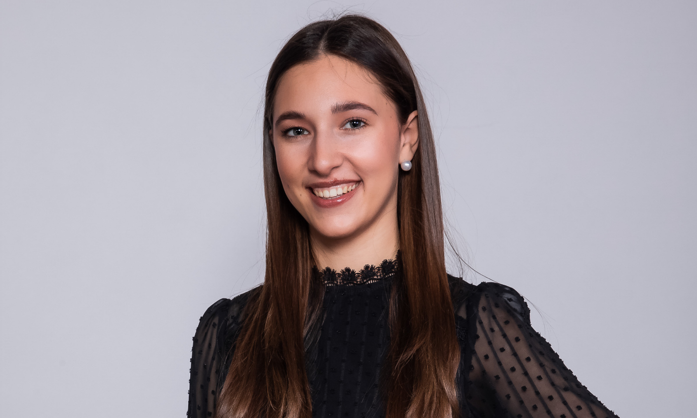 Laura MLAKAR 1400x840