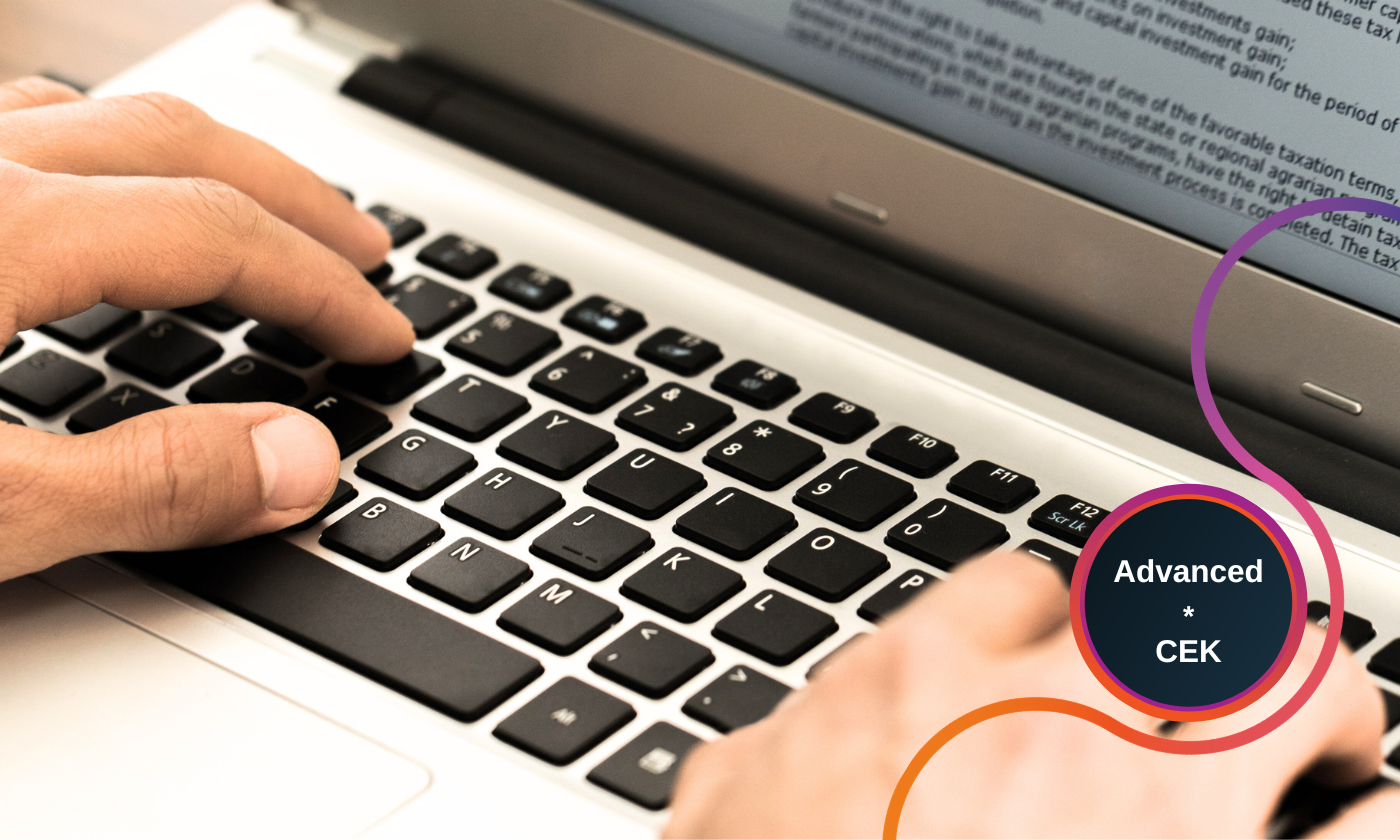 Citing and Quoting in APA Style: Hands typing on a laptop while preparing an academic text; the visual accompanies training within the Advanced*CEK module.