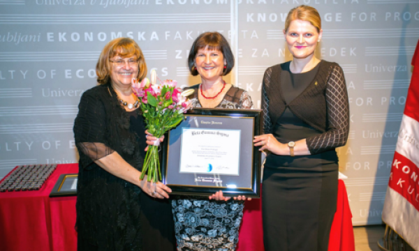 Eva Štravs Podlogar 2019