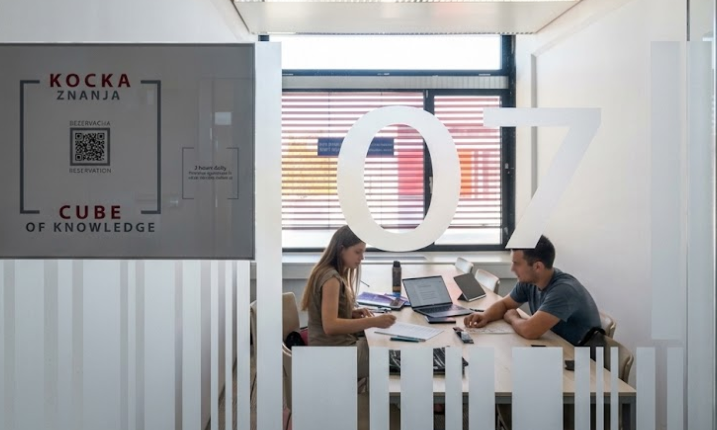 Two students working together in Cube of Knowledge 7 at the CEK Library. The image accompanies information about the rules for booking and using study spaces at the Library.
