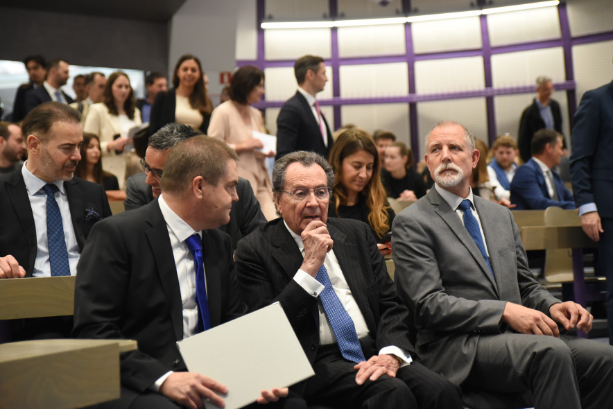 The Dean of UL SEB, the Chairman of Intesa Sanpaolo and the Rector of the University of Ljubljana sitting in the Lila Hall before the lecture.