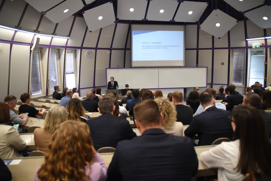 Prof. Gian Maria Gros-Pietro gives lecture at Lila Hall. 