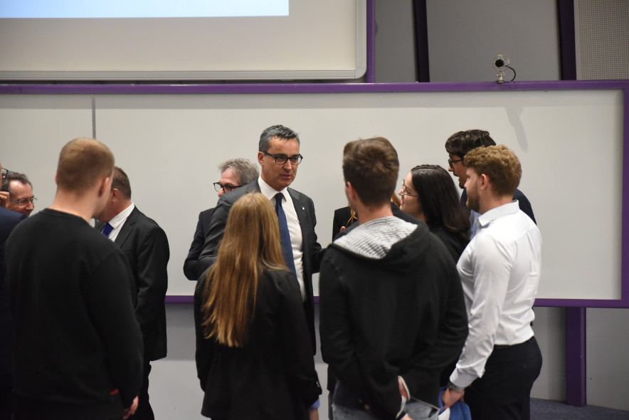 Students in informal discussion with representatives of the Intesa Sanpaolo bank.