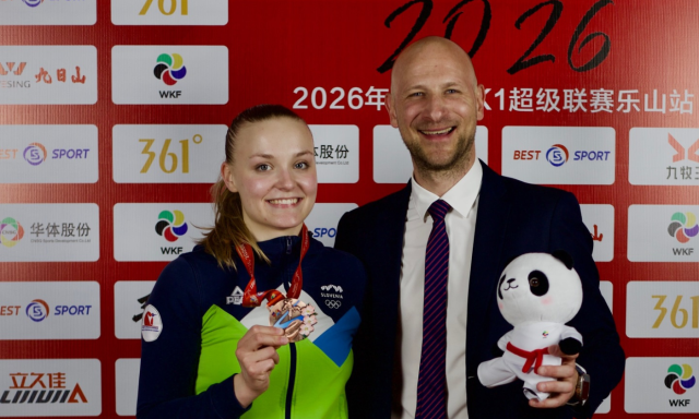 Zala Maria Žibret (na fotografiji s trenerjem Matijo Matijevićem) se je v Leshanu izkazala z bronasto kolajno.