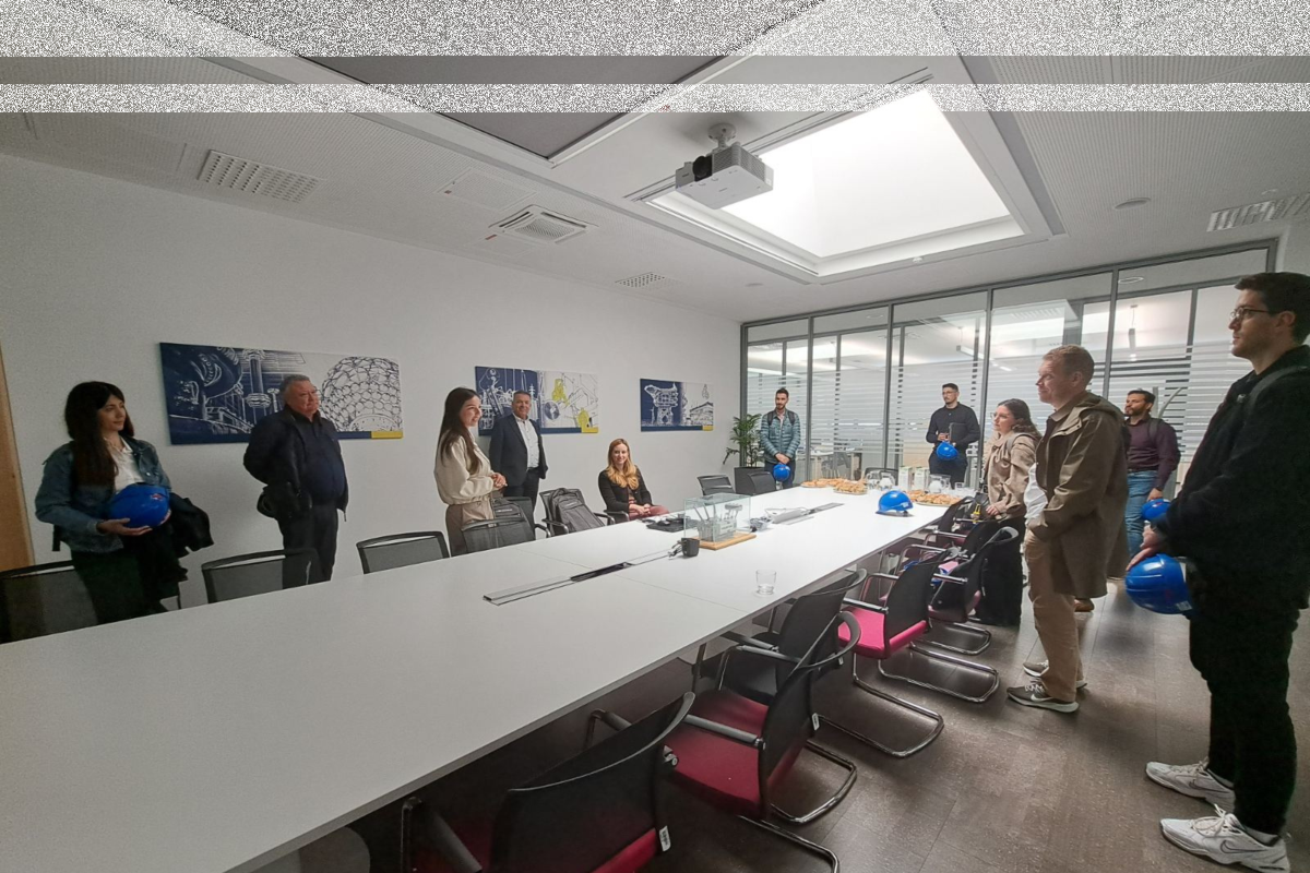 Mednarodni študentje na obisku podjetja